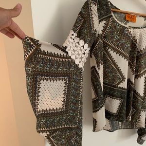 Voom Blouse with wing sleeves♥️